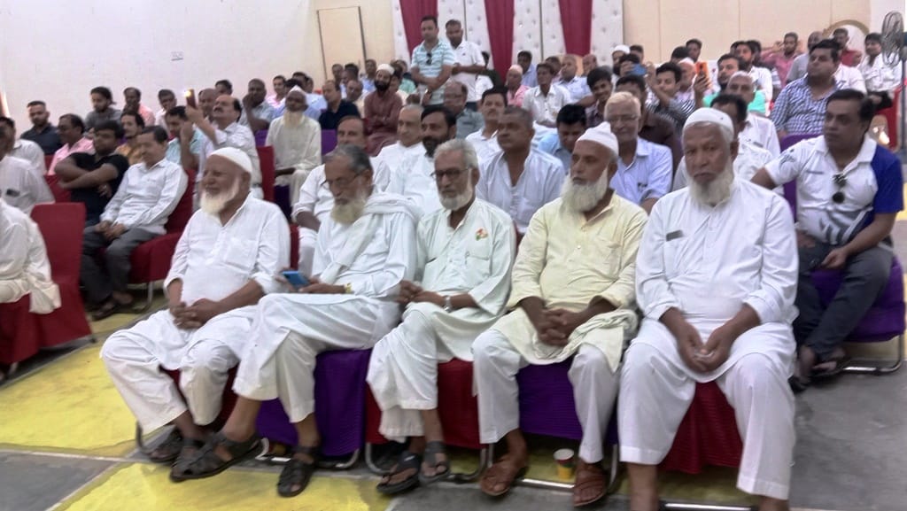 गंगोह में हर घर तिरंगा अभियान के लिए बैठक में शामिल नागरिक गंगोह में हर घर तिरंगा अभियान के लिए बैठक में शामिल नागरिक