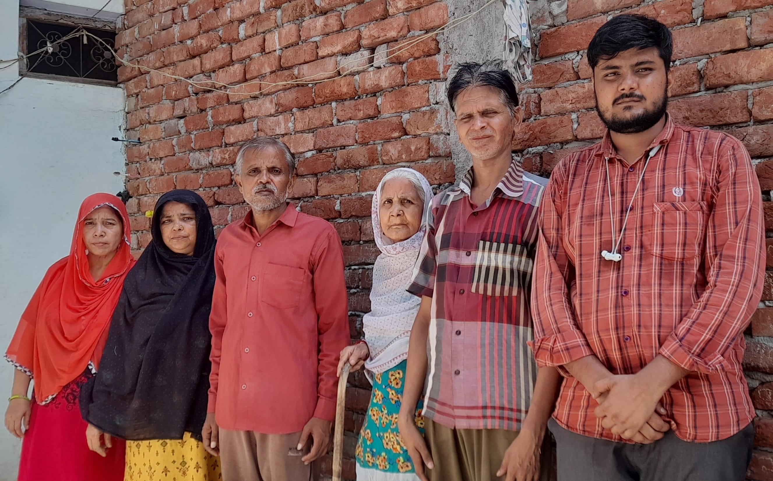 अब्दुल करीम के पौत्र व अन्य परिजन। संवाद अब्दुल करीम के पौत्र व अन्य परिजन। संवाद