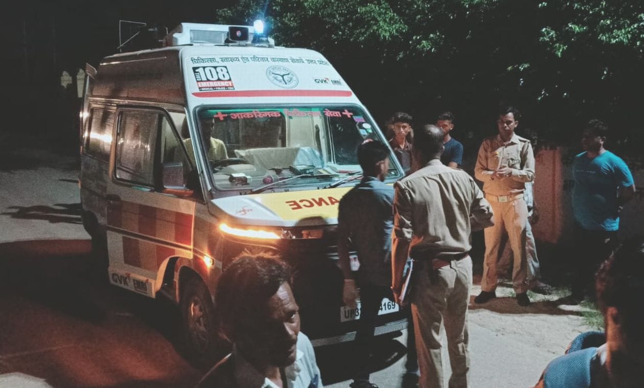 गांव उपैड़ा में हमले के बाद मौके पहुंची पुलिस। संवाद गांव उपैड़ा में हमले के बाद मौके पहुंची पुलिस। संवाद
