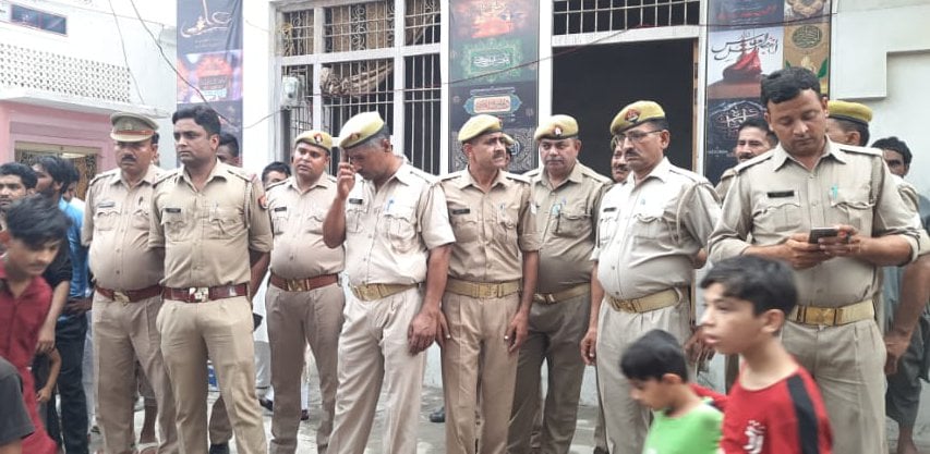 कैराना में मोहर्रम पर सुरक्षा में तैनात पुलिस व पीएसी। कैराना में मोहर्रम पर सुरक्षा में तैनात पुलिस व पीएसी।