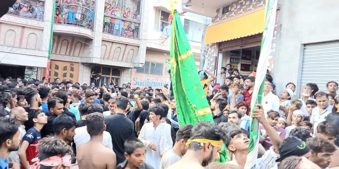 कांधला में मोहर्रम पर मातम करते सोगवार। कांधला में मोहर्रम पर मातम करते सोगवार।