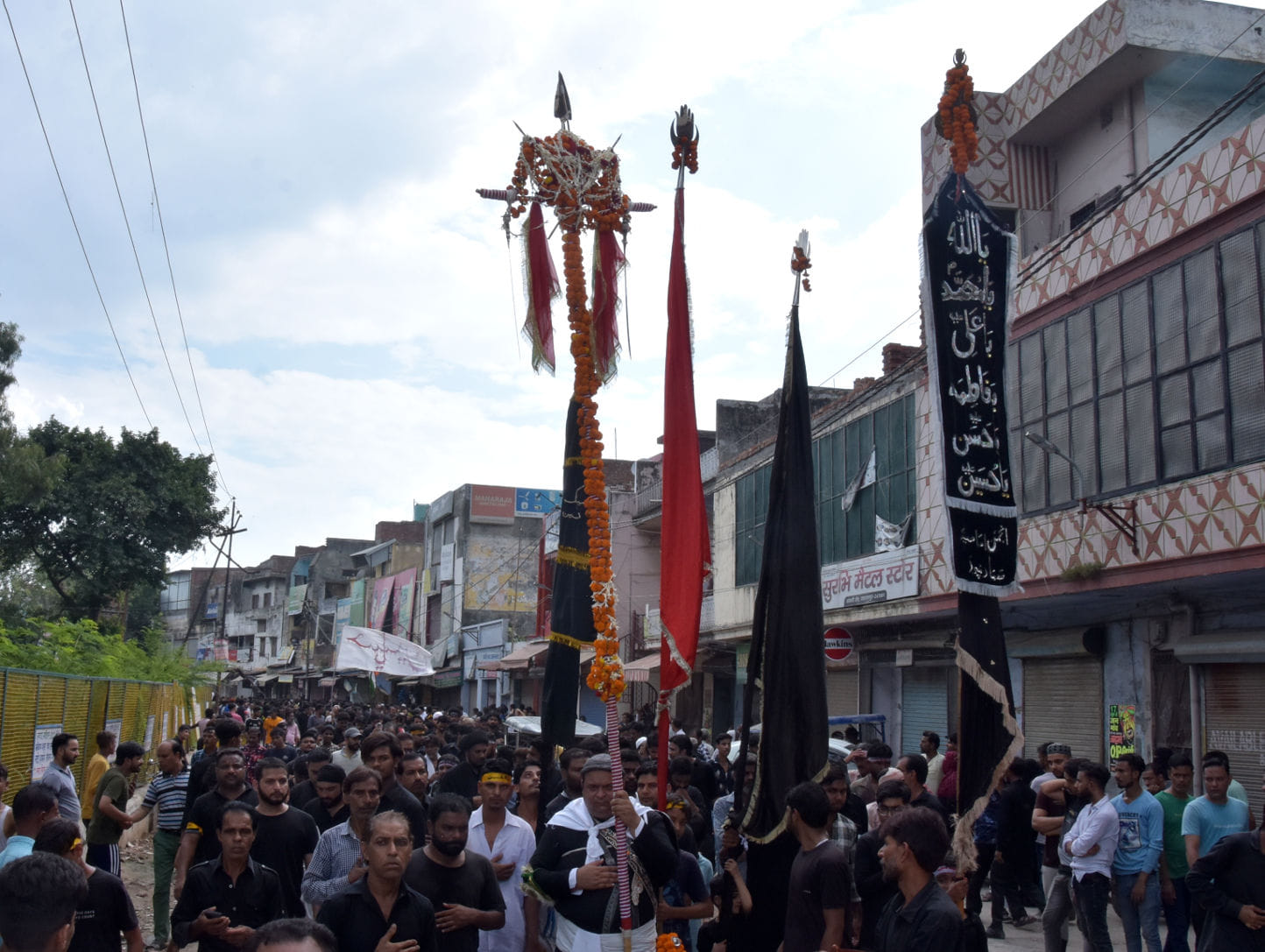 सहारनपुर में मोहर्रम के मातमी जुलूस में सौगवार। सहारनपुर में मोहर्रम के मातमी जुलूस में सौगवार।