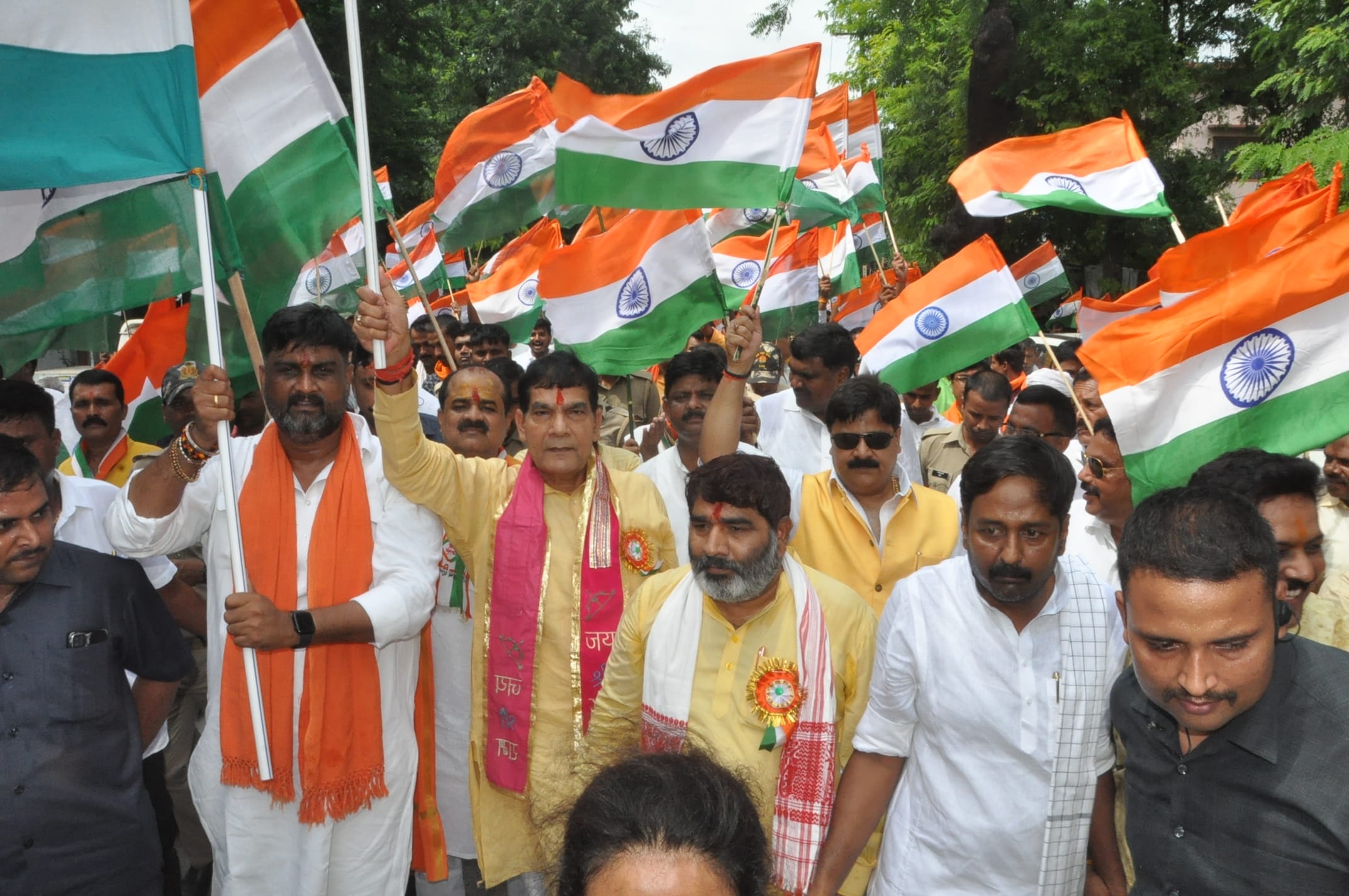 नगर में निकाले गए तिरंगा यात्रा में शामिल कैबिनेट मंत्री ए के शर्मा,जिलाध्यक्ष प्रवीण कुमार गुप? नगर में निकाले गए तिरंगा यात्रा में शामिल कैबिनेट मंत्री ए के शर्मा,जिलाध्यक्ष प्रवीण कुमार गुप?