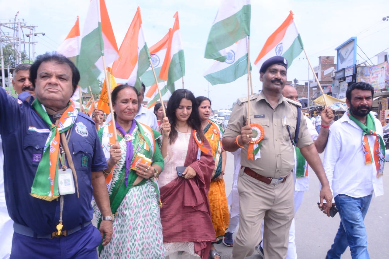 नानौता के ग्रीन फील्ड एकेडमी द्वारा निकाली गई रैली में शामिल एसडीएम, सीओ नानौता के ग्रीन फील्ड एकेडमी द्वारा निकाली गई रैली में शामिल एसडीएम, सीओ
