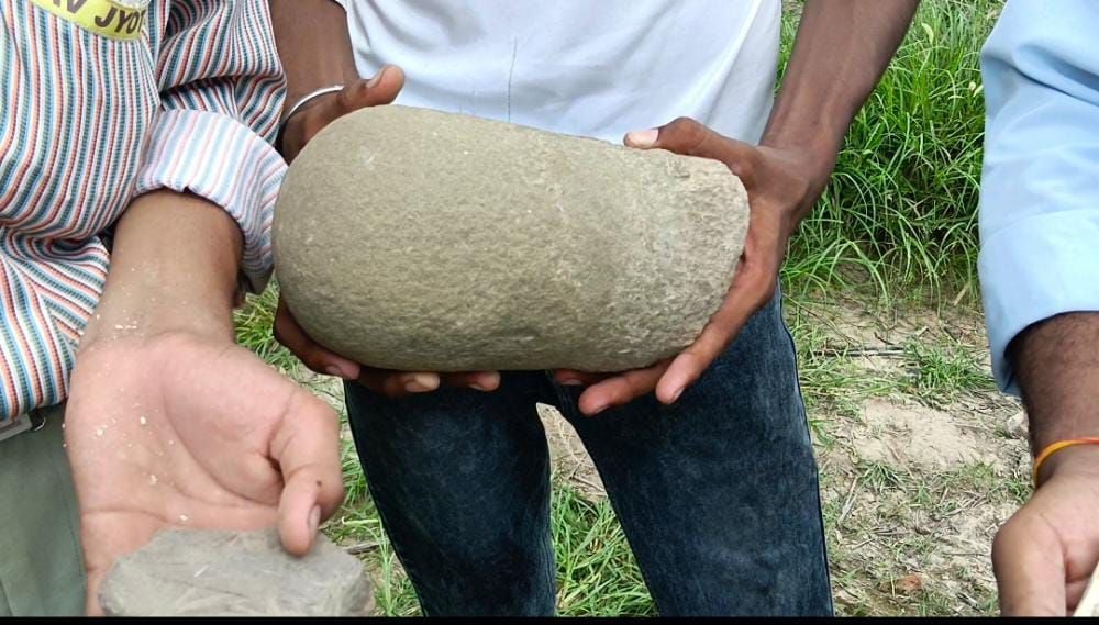 र्ण कोट टीले से मिला शिवलिंगनुमा पत्थर