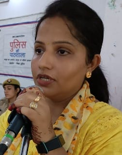 नजीबाबाद- कार्यक्रम में बोलतीं शिक्षिका चंचल चावला।