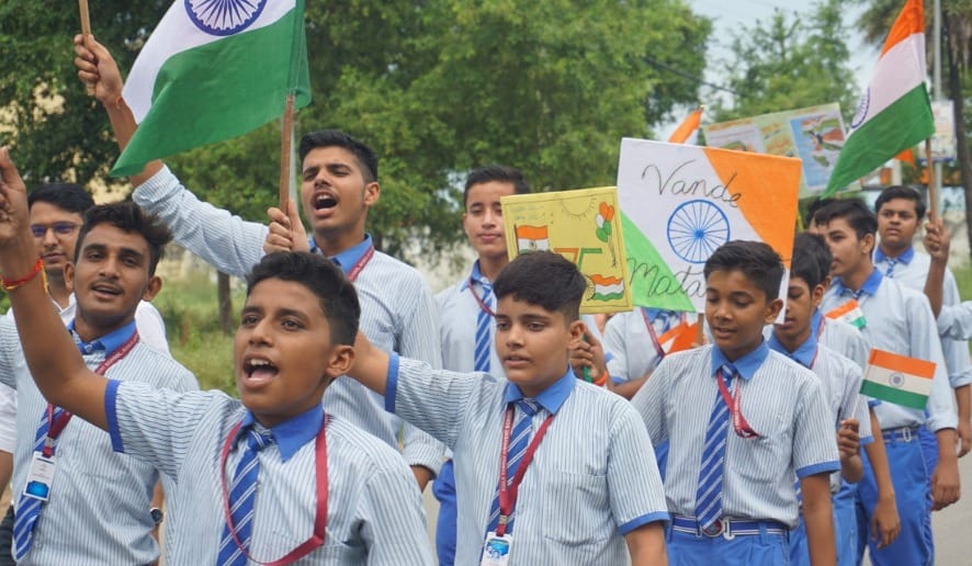 नजीबाबाद क्षेत्र में होली फैमिली के विद्यार्थी तिरंगा रैली निकालते। नजीबाबाद क्षेत्र में होली फैमिली के विद्यार्थी तिरंगा रैली निकालते।