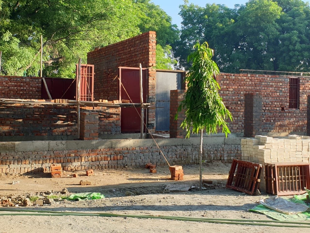 राजकीय कन्या स्कूल को मॉडल स्कूल का दर्जा मिलने के बाद चल रहा कमरों का निर्माण। संवाद राजकीय कन्या स्कूल को मॉडल स्कूल का दर्जा मिलने के बाद चल रहा कमरों का निर्माण। संवाद