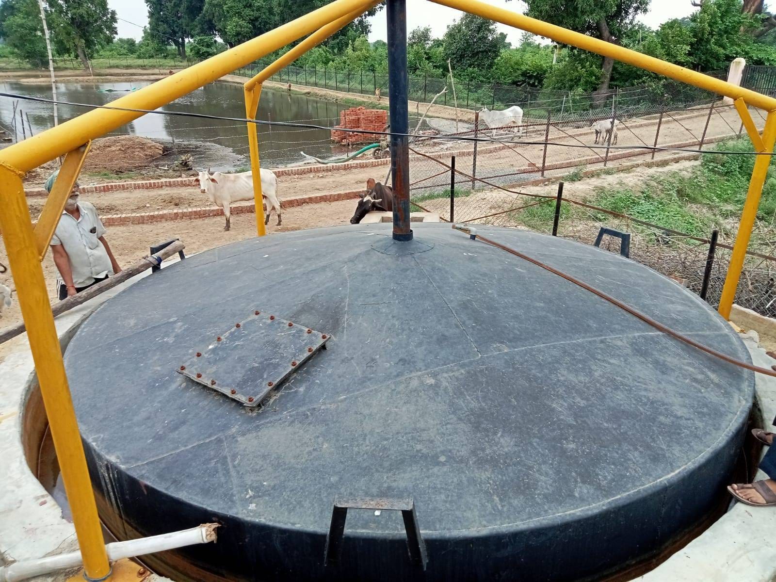  गोबर गैस प्लांट। संवाद