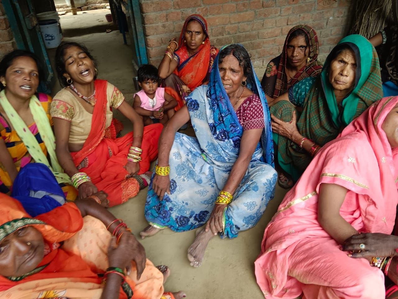 घटना के बाद रोते-बिलखते परिजन। संवाद घटना के बाद रोते-बिलखते परिजन। संवाद