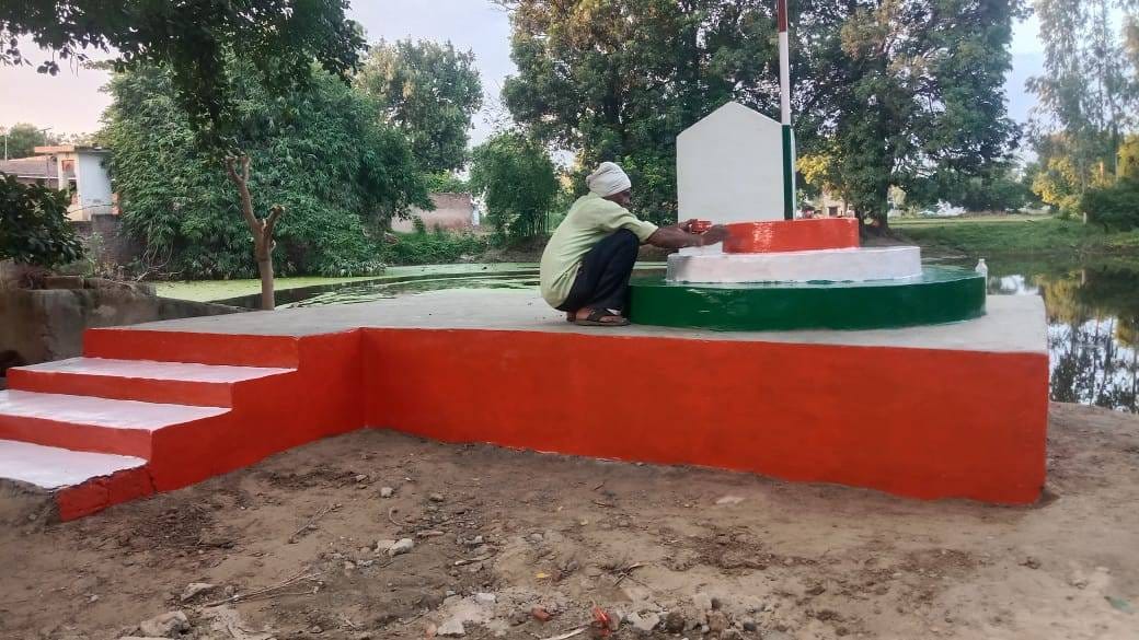 - रामपुर वैश्य में तैयार हुआ अमृत सरोवर पर ध्वजारोहण स्थल। संवाद - रामपुर वैश्य में तैयार हुआ अमृत सरोवर पर ध्वजारोहण स्थल। संवाद