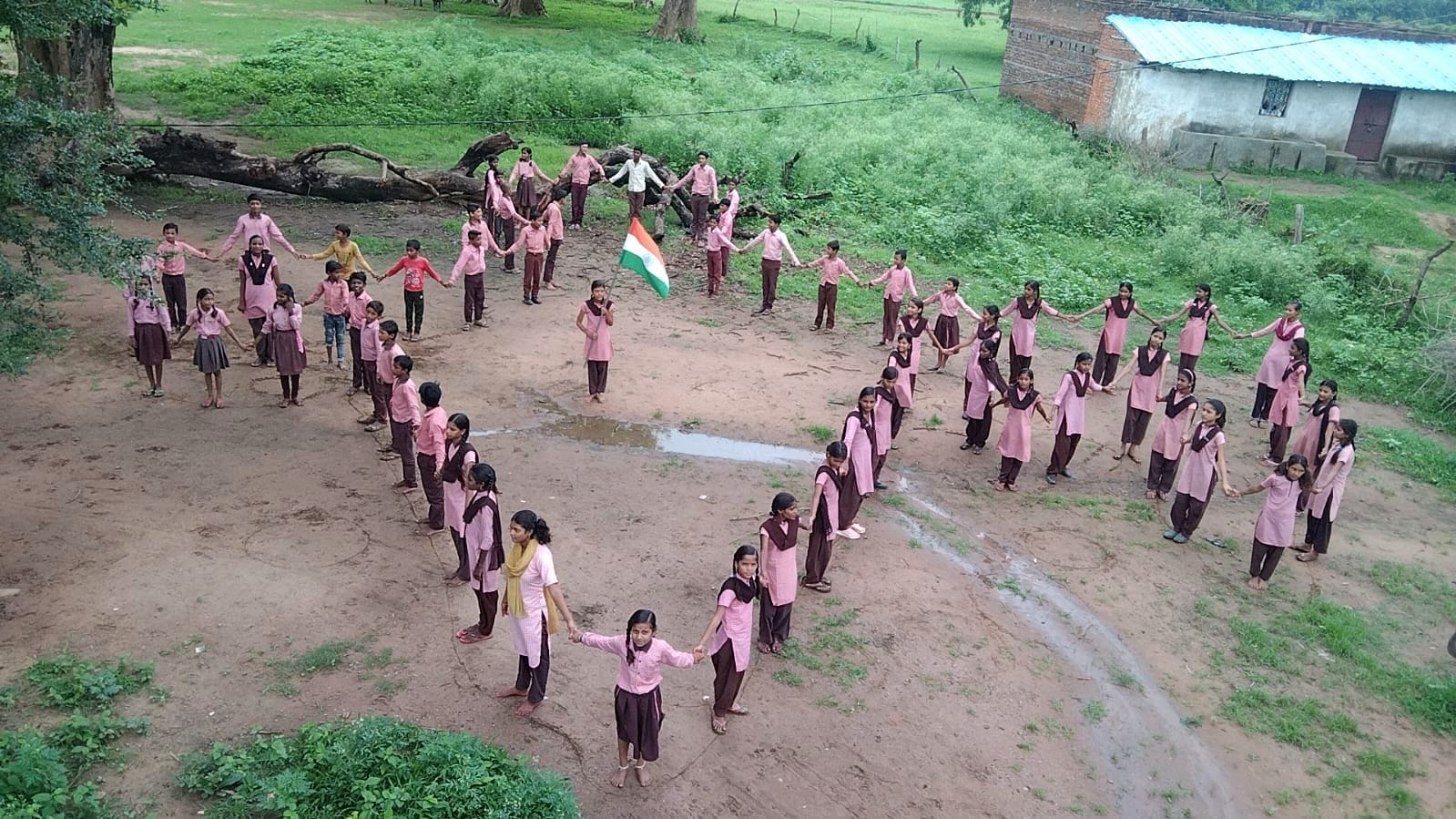 फोटो-4- तिरंगा यात्रा कार्यक्रम में सेमरियाजगन्नाथ वासीके प्राथमिक विद्यालय के छात्रों ने बनाय? फोटो-4- तिरंगा यात्रा कार्यक्रम में सेमरियाजगन्नाथ वासीके प्राथमिक विद्यालय के छात्रों ने बनाय?