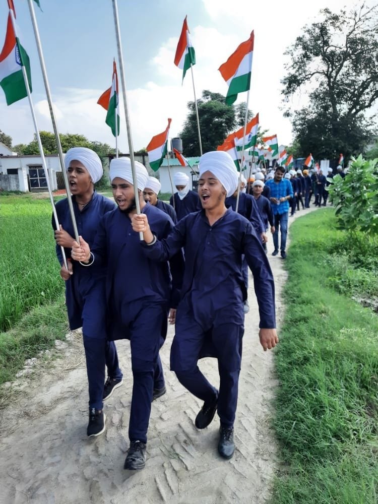 काशीपुर के अकाल एकेडमी तेलीपुरा सीनियर सेकेंडरी विद्यालय के छात्र तिरंगा यात्रा निकालते। संवा? काशीपुर के अकाल एकेडमी तेलीपुरा सीनियर सेकेंडरी विद्यालय के छात्र तिरंगा यात्रा निकालते। संवा?