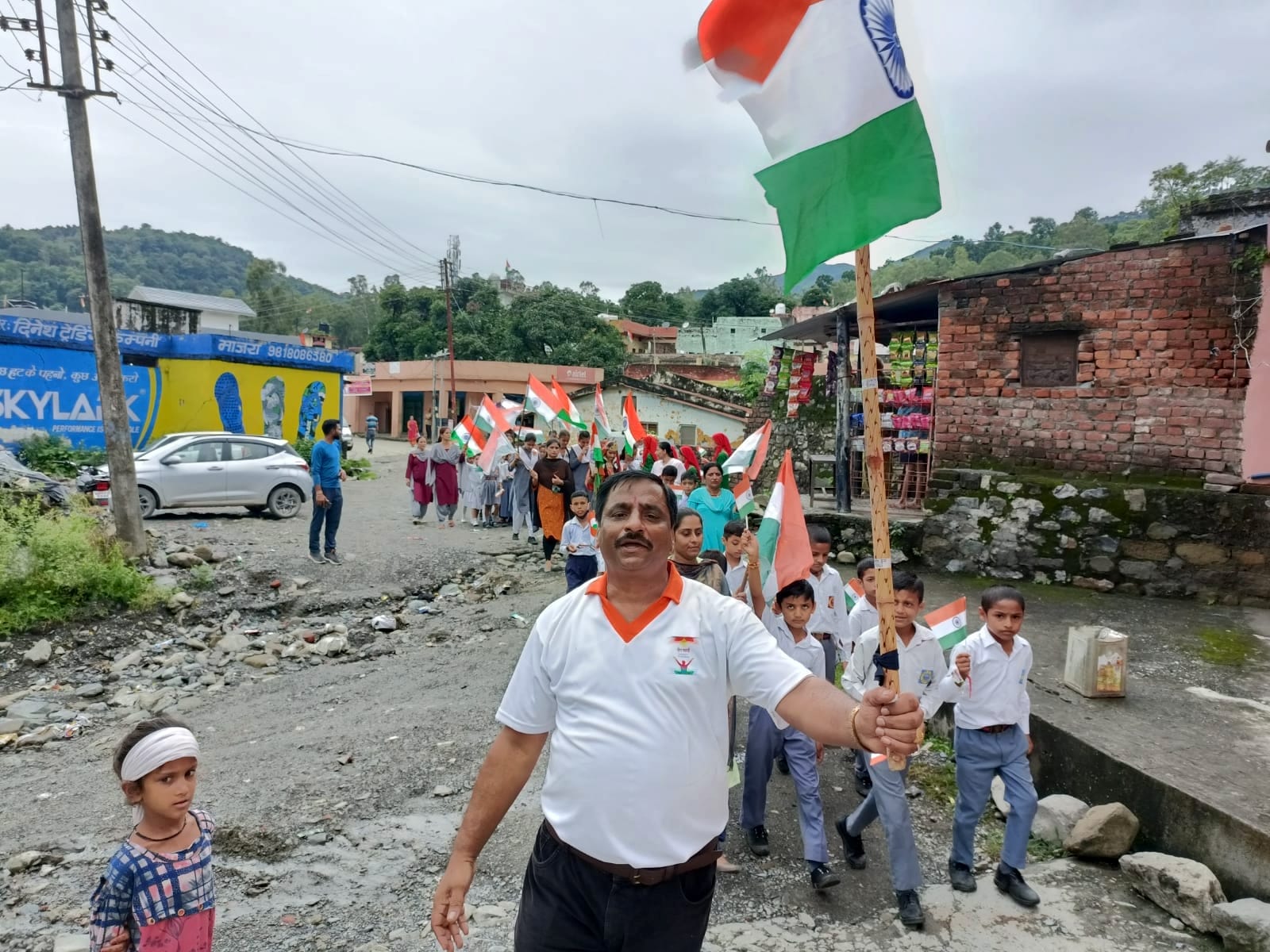 . एसवीएम स्कूल सतौन में स्वतंत्रता दिवस पर रैली निकालते बच्चे। संवाद . एसवीएम स्कूल सतौन में स्वतंत्रता दिवस पर रैली निकालते बच्चे। संवाद