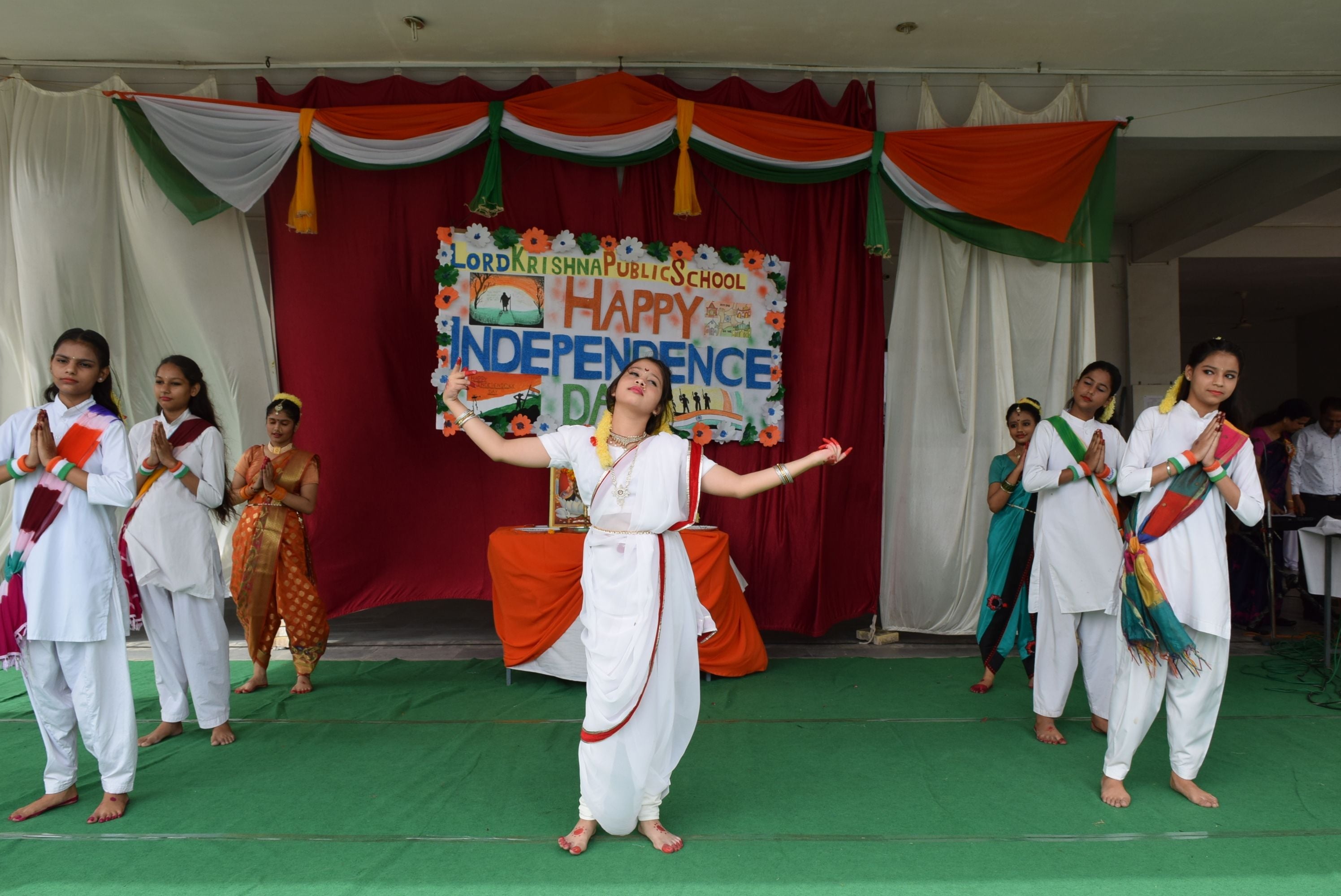 हाथरस : लॉर्ड कृष्णा पब्लिक स्कूल के विद्यार्थी स्वतंत्रता दिवस पर सांस्कृतिक कार्यक्रम प्रस्त?