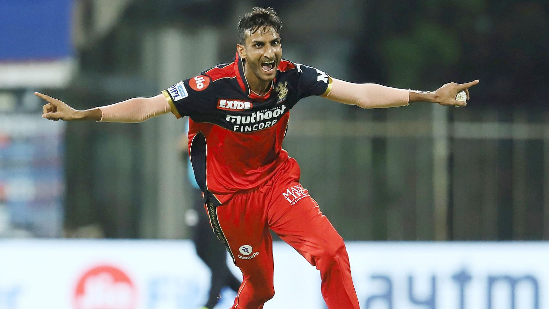 Who Is Shahbaz Ahmed All You Need To Know About Rcb All-rounder Career,  Records And Stats - Who Is Shahbaz Ahmed: इंजीनियर से क्रिकेटर कैसे बने  शाहबाज अहमद? कहानी सुन याद आ