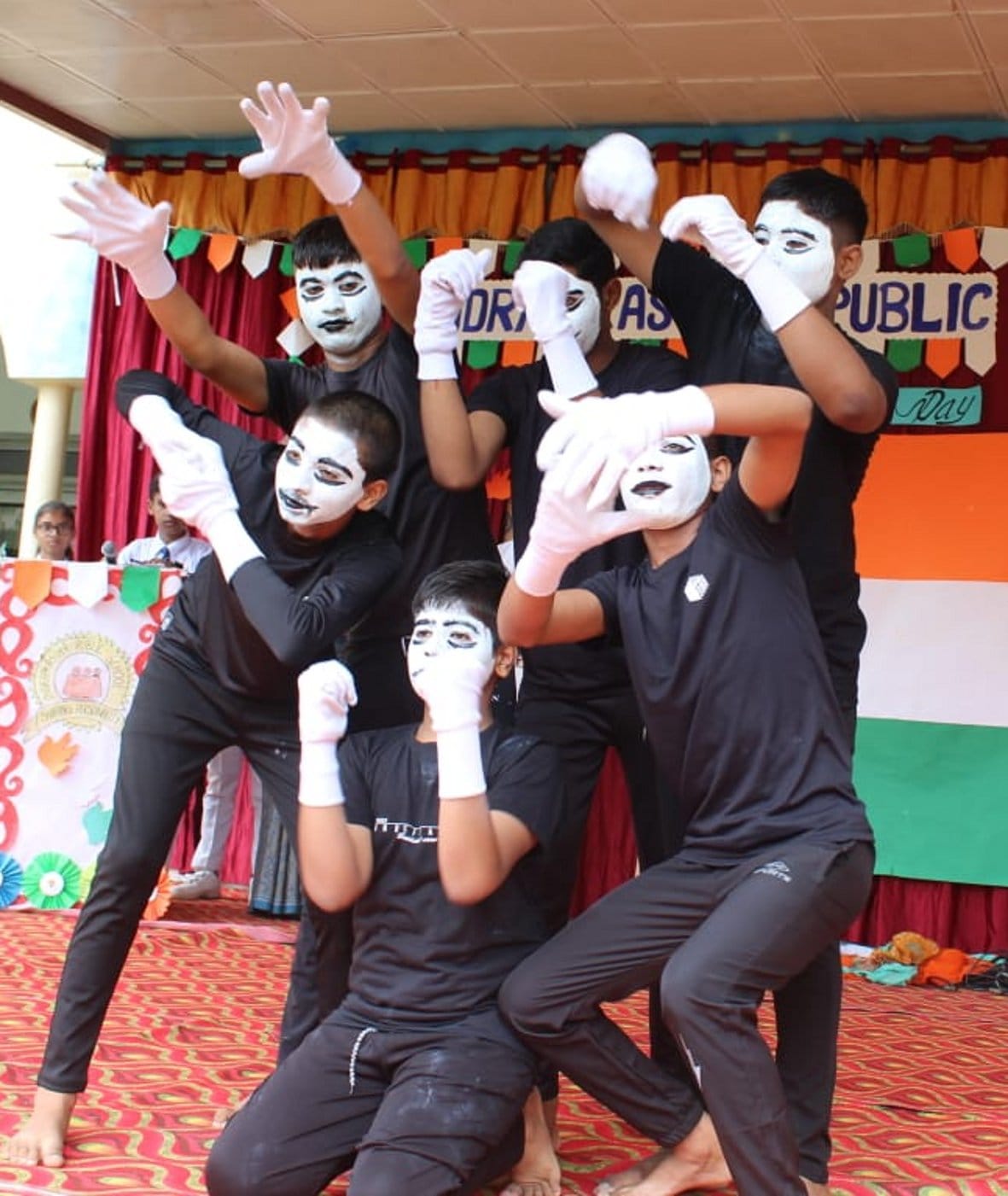 बागपत के इंद्रप्रस्थ पब्लिक स्कूल काठा में सांस्कृतिक कार्यक्रम प्रस्तुत करते छात्र बागपत के इंद्रप्रस्थ पब्लिक स्कूल काठा में सांस्कृतिक कार्यक्रम प्रस्तुत करते छात्र