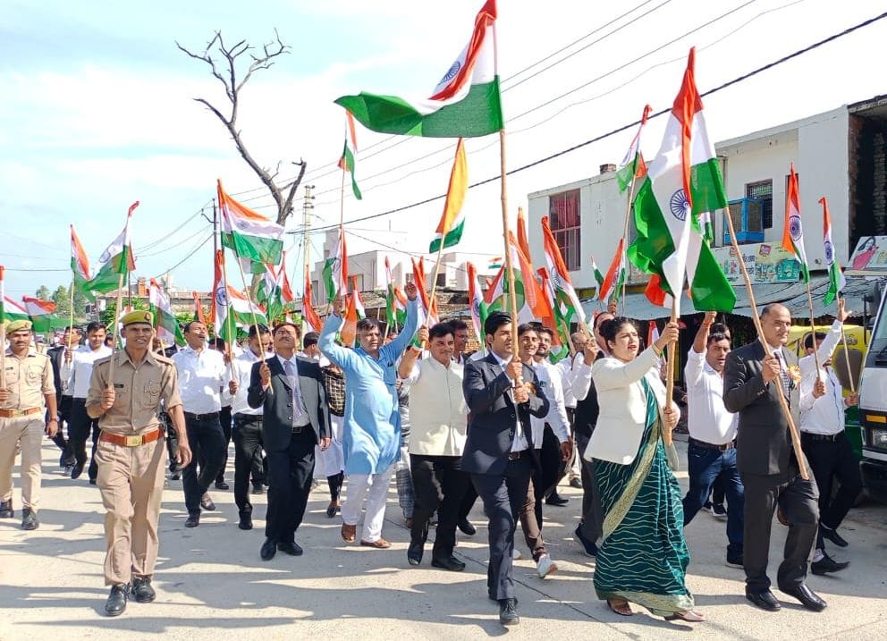 सिविल जज सीनियर डिवीजन वंदना के साथ रैली निकालते अधिवक्ता व एनसीसी कैडेट्स। संवाद सिविल जज सीनियर डिवीजन वंदना के साथ रैली निकालते अधिवक्ता व एनसीसी कैडेट्स। संवाद