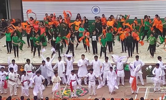 शामली रॉयल पब्लिक स्कूल में सांस्कृतिक कार्यक्रम प्रस्तुत करते छात्र-छात्राएं। शामली रॉयल पब्लिक स्कूल में सांस्कृतिक कार्यक्रम प्रस्तुत करते छात्र-छात्राएं।