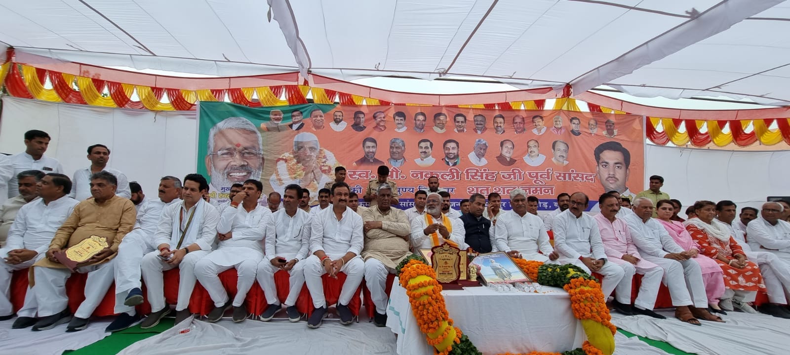 जंधेडा में मंचासीन भाजपा प्रदेश अध्यक्ष एवं अन्य नेतागण जंधेडा में मंचासीन भाजपा प्रदेश अध्यक्ष एवं अन्य नेतागण