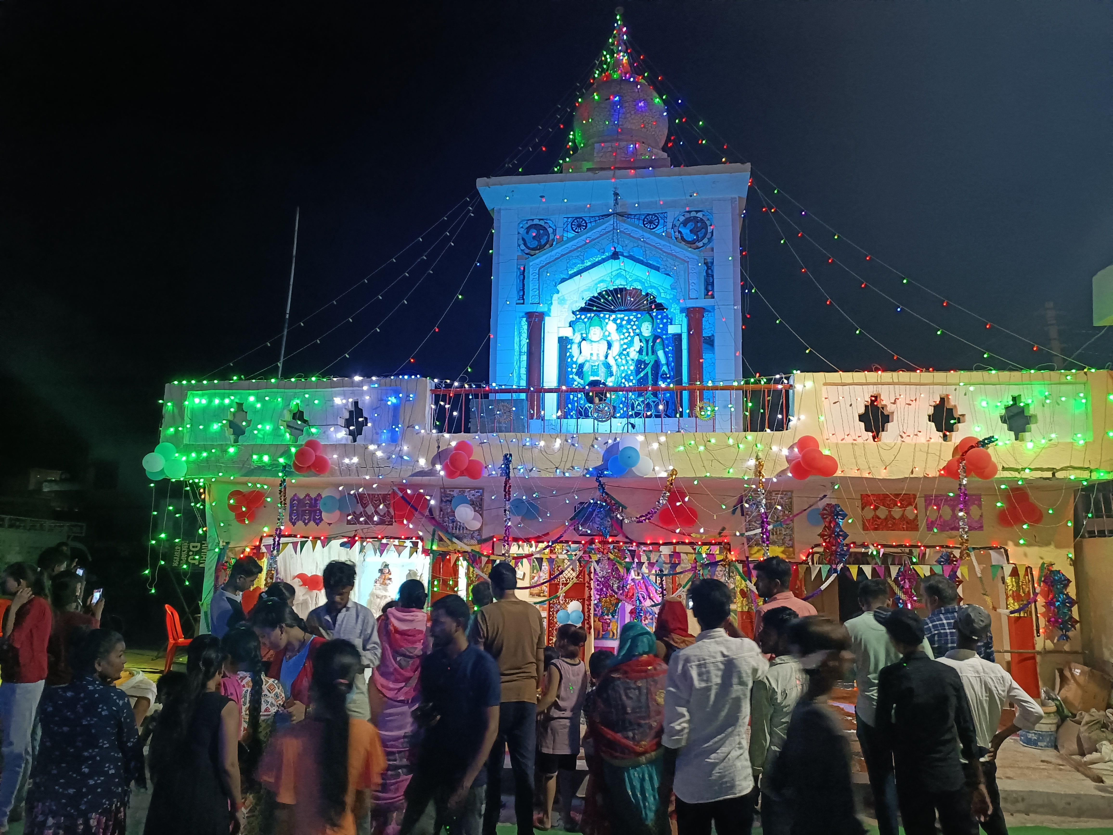 दिबियापुर थाने के मंदिर में जन्माष्टमी पर की गई सजावट। संवाद दिबियापुर थाने के मंदिर में जन्माष्टमी पर की गई सजावट। संवाद