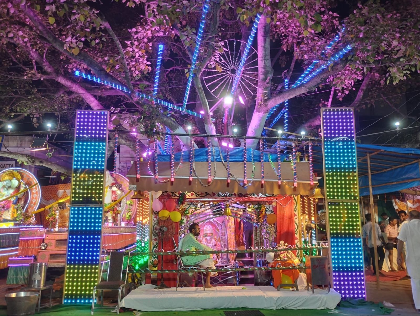 उझानी में बाइपास कछला मोड़ पर संतोषी माता मंदिर। संवाद