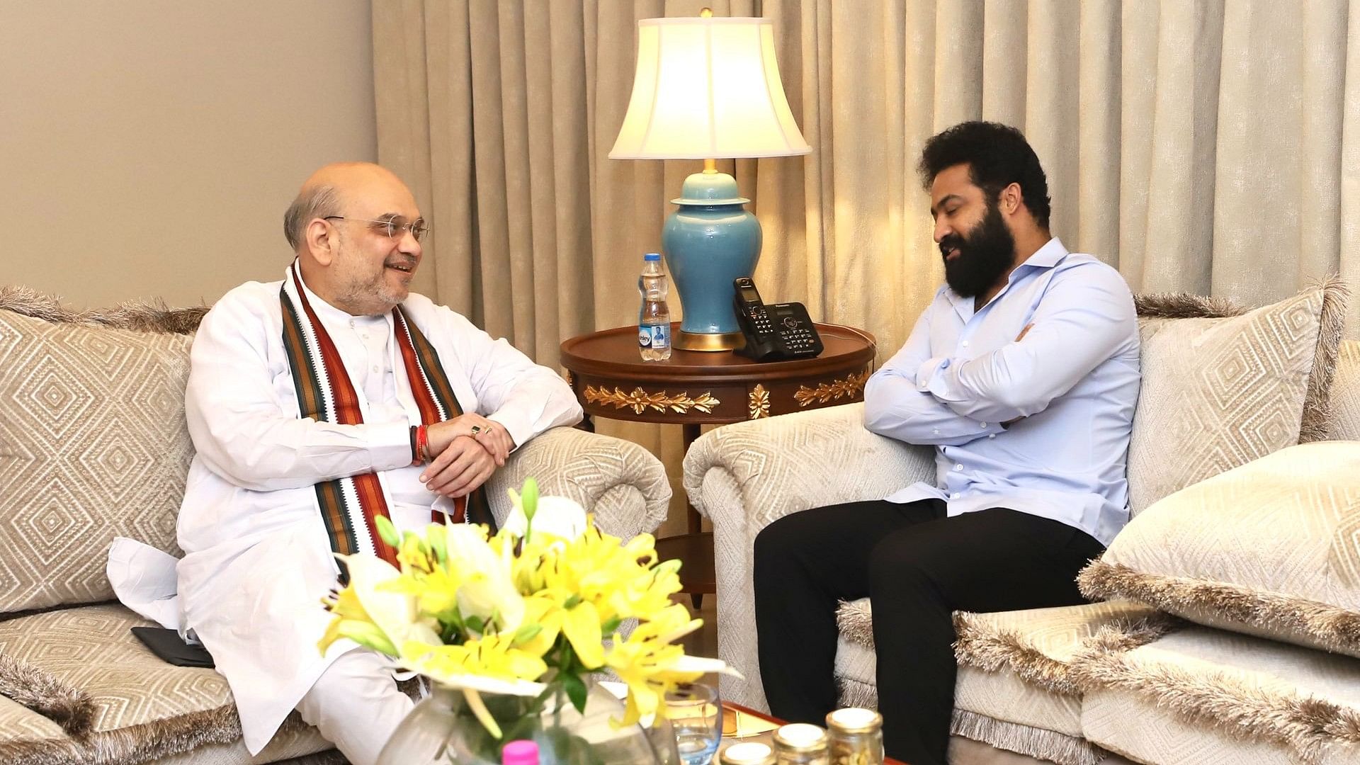 Home Minister Amit Shah Meets South Actor Jr Ntr In Hyderabad - Amit Shah  With Jr Ntr: अमित शाह ने जूनियर एनटीआर से की मुलाकात, ट्वीट कर बांधे  अभिनेता की तारीफों के