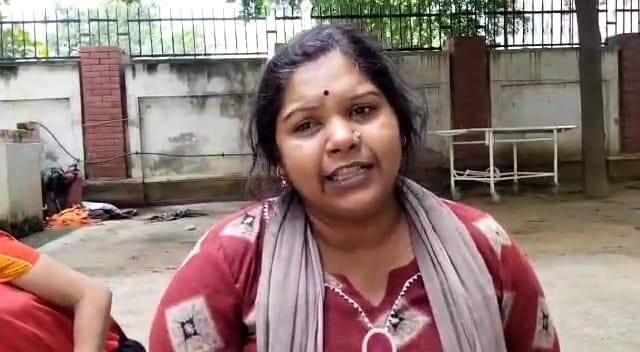 इटावा के सैफई विवि में छात्र का शव मिलने का मामला .... मृतक की मां डॉक्टर सरिता गुप्ता। संवाद