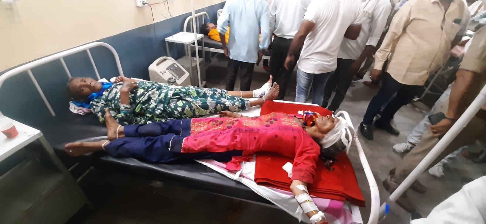 सरकारी अस्पताल में भर्ती सड़क दुर्घटना के घायल सरकारी अस्पताल में भर्ती सड़क दुर्घटना के घायल