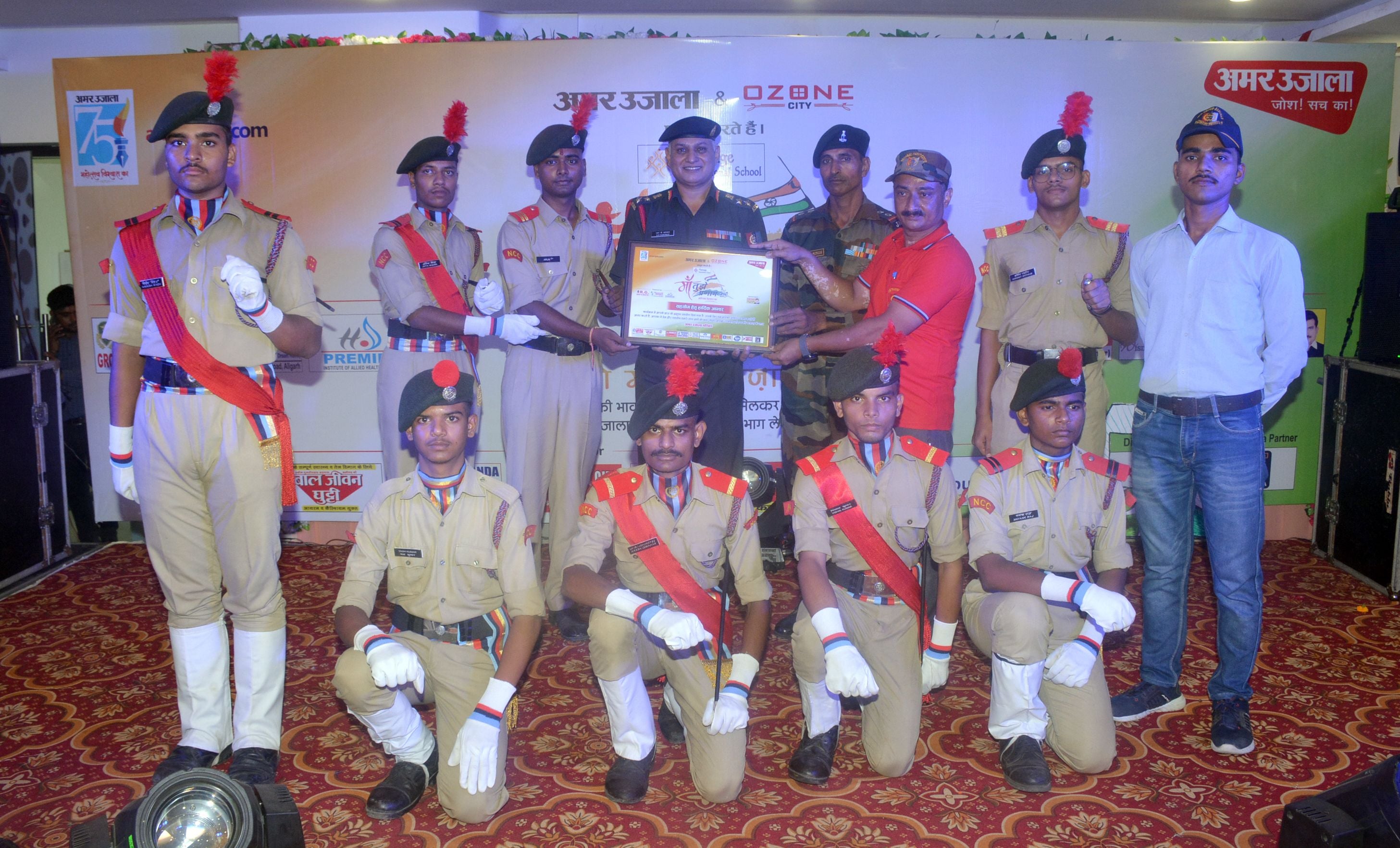 बाबू लाल जैन इंटर कॉलेज के एनसीसी कैडेट्स को सम्मानित करते कर्नल आरके सांगवान। बाबू लाल जैन इंटर कॉलेज के एनसीसी कैडेट्स को सम्मानित करते कर्नल आरके सांगवान।