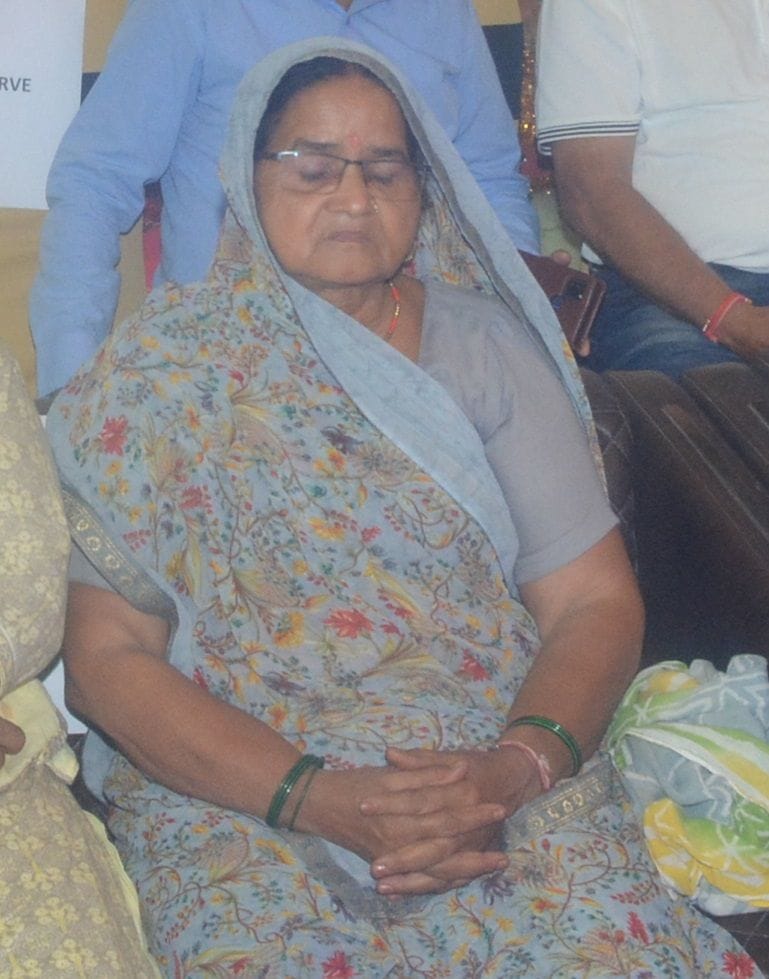 कारगिल युद्व में शहीद सूबेदार राजवीर सिंह की पत्नी रामवती देवी। कारगिल युद्व में शहीद सूबेदार राजवीर सिंह की पत्नी रामवती देवी।