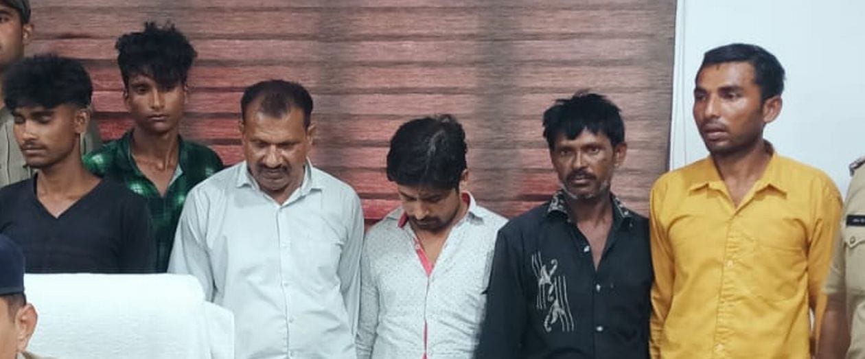 पुलिस द्वारा गिरफ्तार किए गए आरोपी पुलिस द्वारा गिरफ्तार किए गए आरोपी
