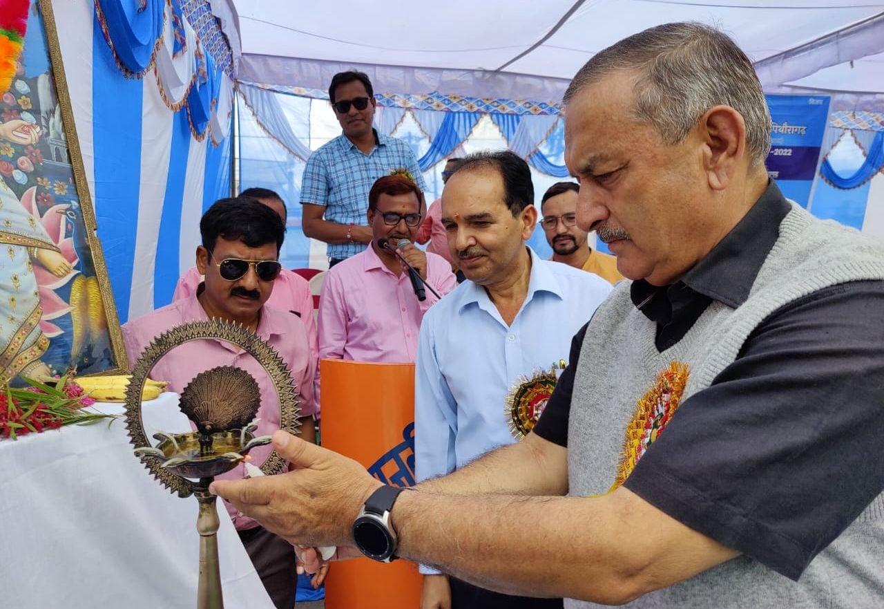 पिथौरागढ़ केएनयू जीआईसी में आयोजित राजकीय शिक्षक संघ के जिला अधिवेशन का शुभारंभ करते विधायक मय? पिथौरागढ़ केएनयू जीआईसी में आयोजित राजकीय शिक्षक संघ के जिला अधिवेशन का शुभारंभ करते विधायक मय?