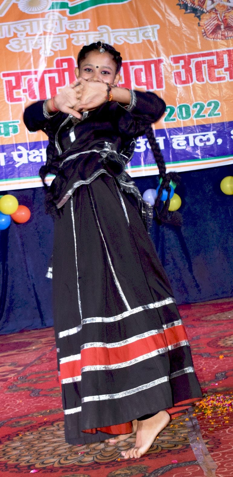 शाहजहांपुर के गांधी भवन मेंयुवा कल्याण विभाग की ओर से आयोजित कार्यक्रम में नृत्य करती प्रतिभागी शाहजहांपुर के गांधी भवन मेंयुवा कल्याण विभाग की ओर से आयोजित कार्यक्रम में नृत्य करती प्रतिभागी