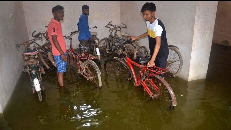 Prayagraj News :  प्रयागराज में तेजी से बढ़ रहा है गंगा-यमुना का जलस्तर।