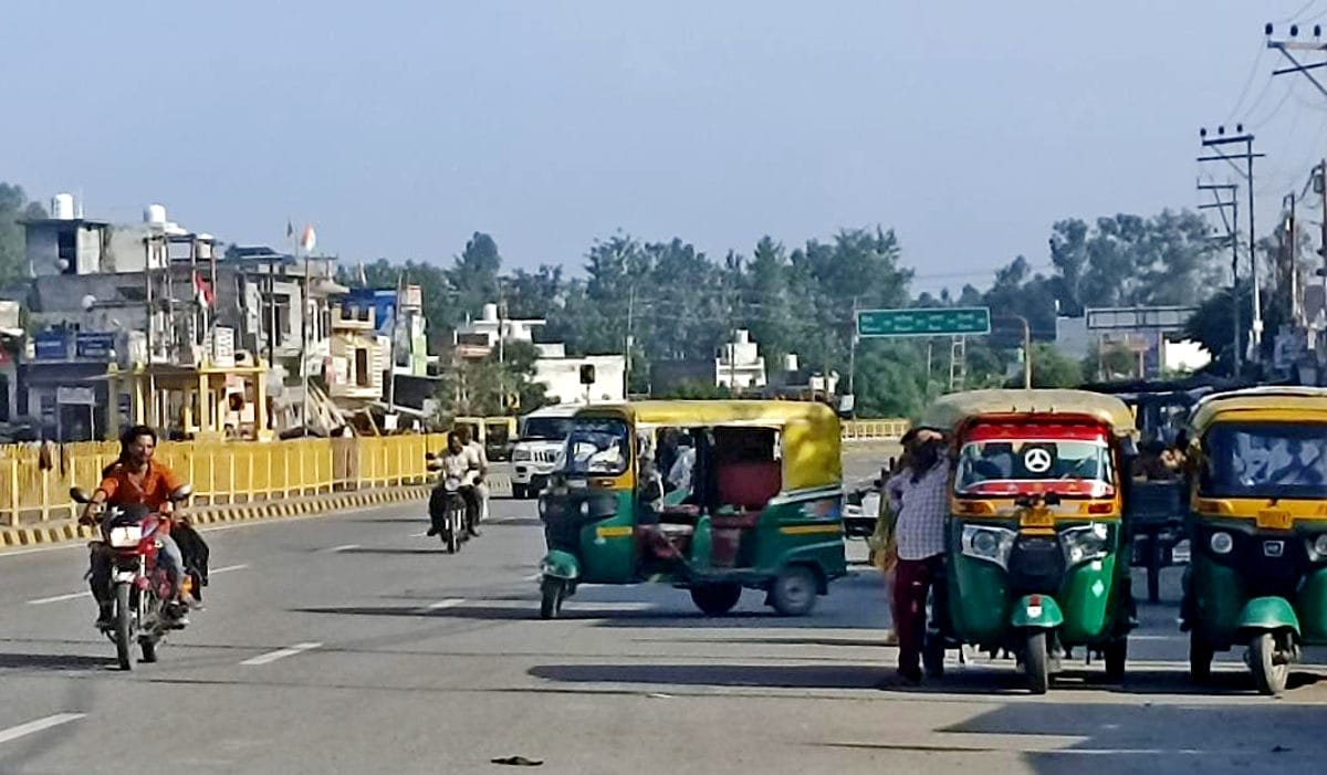 अभियान:हादसा:- गागलहेडी में स्टेट हाइवे पर टैंपों चालक मुख्य मार्ग पर ही वाहन खड़े कर