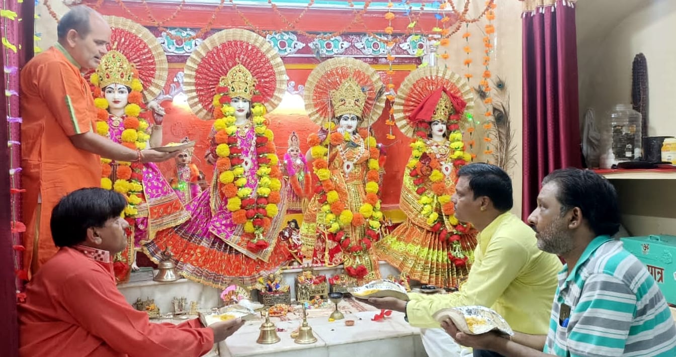 नगीना के बड़ा मंदिर श्री मुक्तेश्वर नाथ में भगवान श्रीकृष्ण छठी पर पूजा अर्चना करात पंडित विपिन ? नगीना के बड़ा मंदिर श्री मुक्तेश्वर नाथ में भगवान श्रीकृष्ण छठी पर पूजा अर्चना करात पंडित विपिन ?