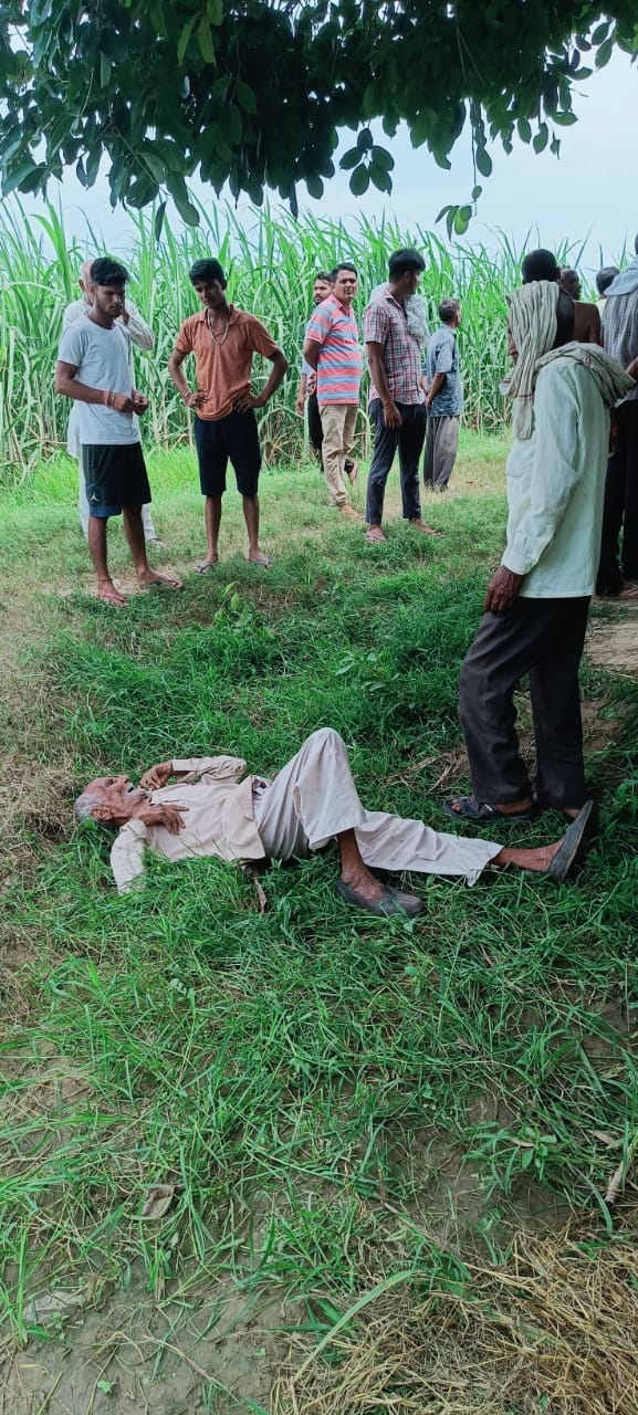 पीयूष की मौत के बाद बेसुध हुए उसके दादा।