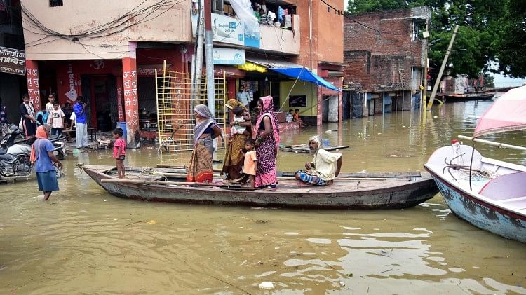 Prayagraj News :  तेजी से बढ़ रहा है गंगा और यमुना का जलस्तर।