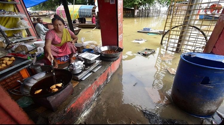 Prayagraj News :  तेजी से बढ़ रहा है गंगा और यमुना का जलस्तर।