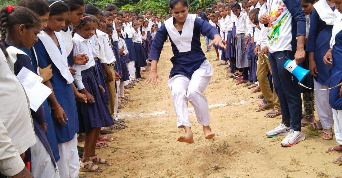 फोटो:19: लंबी कूद में दमखम दिखाती प्रतिभागी। संवाद फोटो:19: लंबी कूद में दमखम दिखाती प्रतिभागी। संवाद