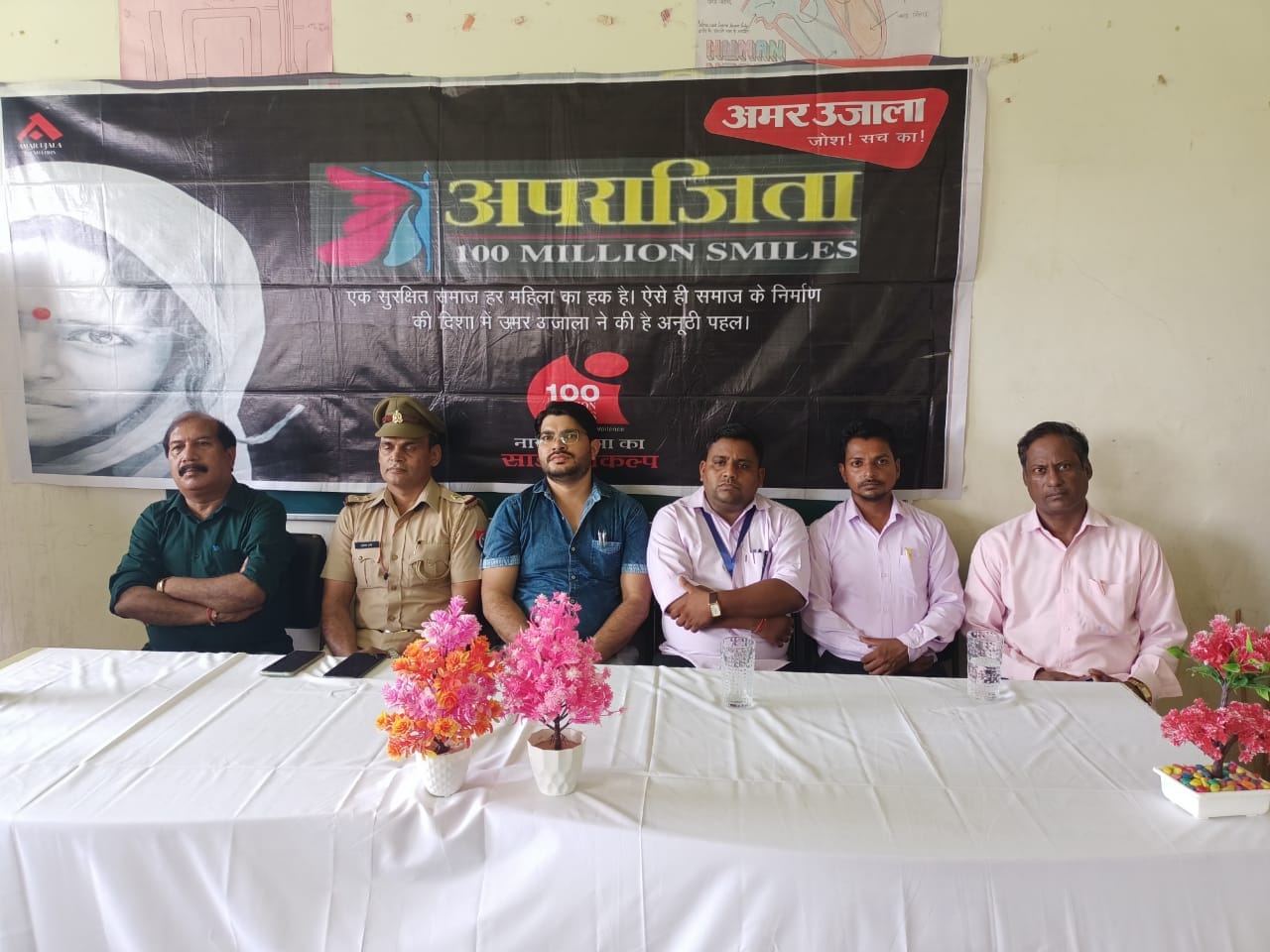 मिर्जापुर के अपूर्वा इंटर कॉलेज में मंचासीन अतिथि मिर्जापुर के अपूर्वा इंटर कॉलेज में मंचासीन अतिथि