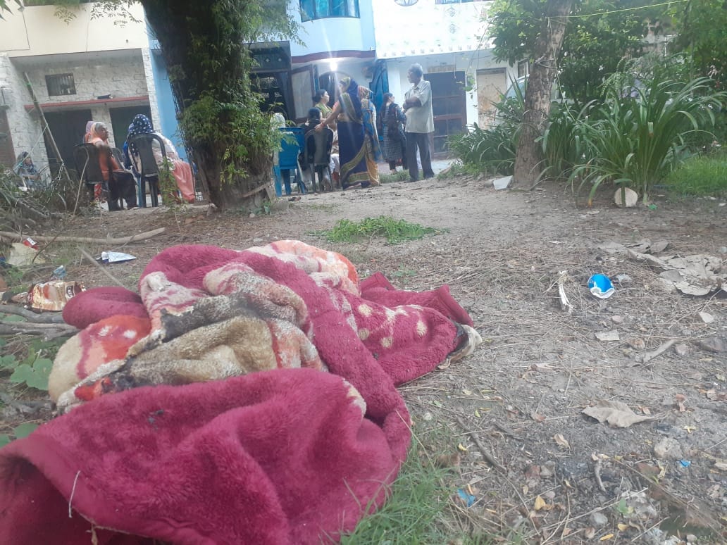 इसी कंबल से बुझाई थी आग। संवाद इसी कंबल से बुझाई थी आग। संवाद