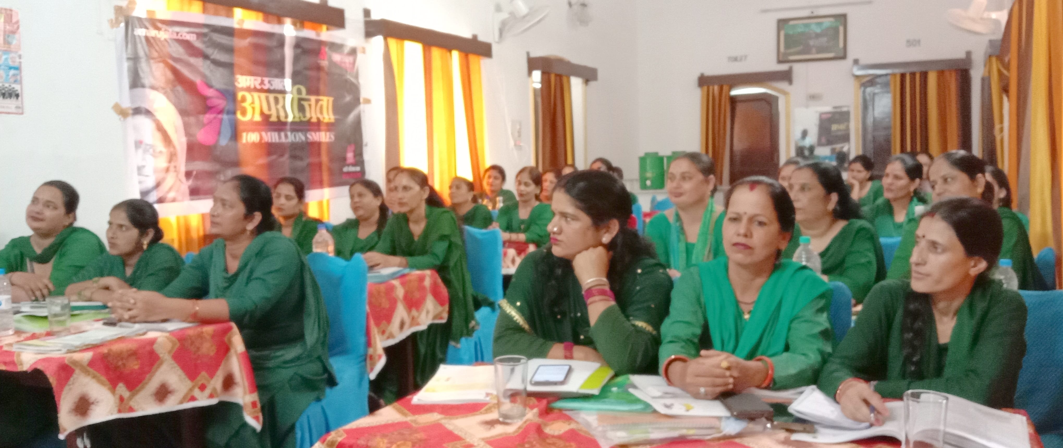 नाहन में अपराजिता कार्यक्रम में मौजूद आशा कार्यकर्ताएं। संवाद नाहन में अपराजिता कार्यक्रम में मौजूद आशा कार्यकर्ताएं। संवाद