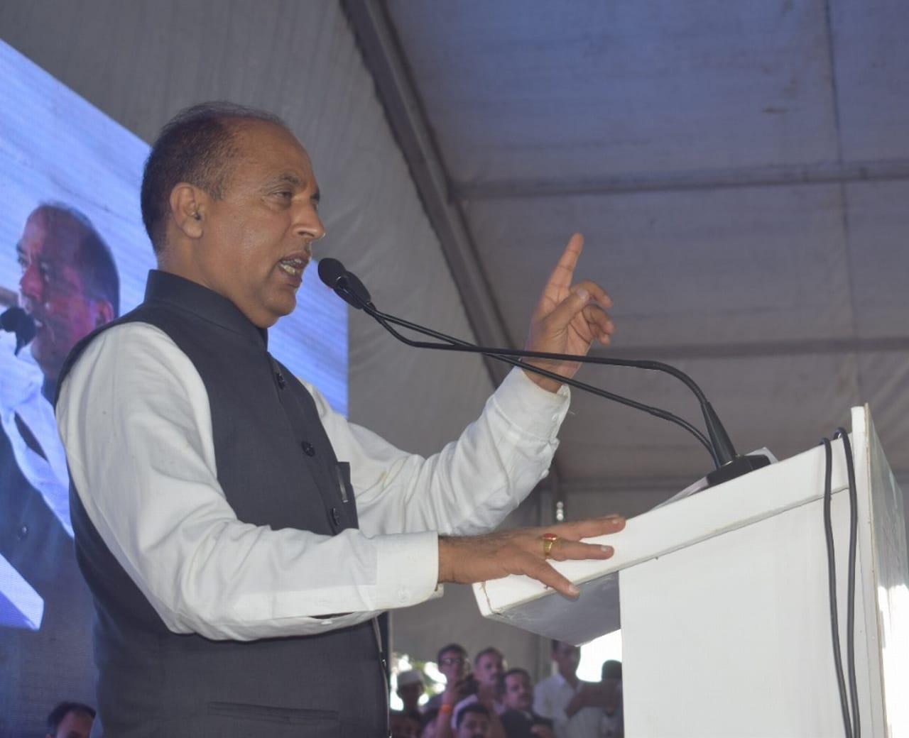 शिलाई में आजादी के अमृत महोत्सव कार्यक्रम के दौरान संबोधित करते मुख्यमंत्री जयराम ठाकुर। संवाद शिलाई में आजादी के अमृत महोत्सव कार्यक्रम के दौरान संबोधित करते मुख्यमंत्री जयराम ठाकुर। संवाद