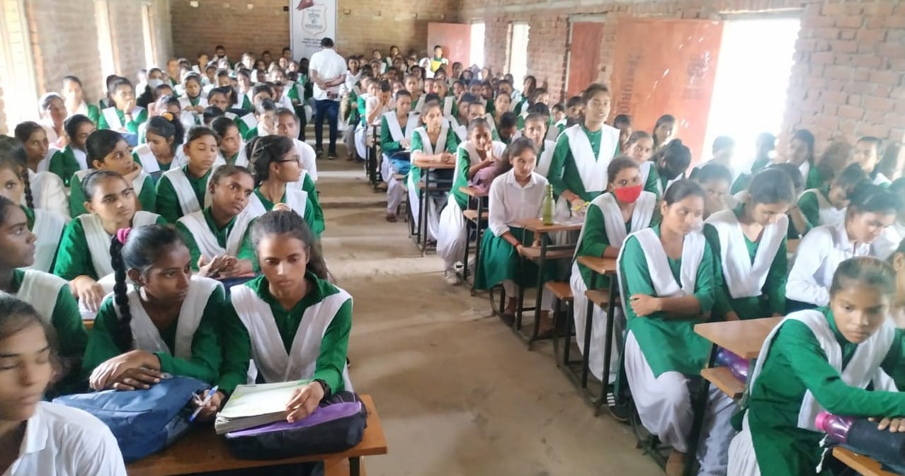 बदलापुर स्थित सल्तनत बहादुर इन्टर कालेज में अमर उजाला द्वारा अयोजित पुलिस की पाठशाला में मौजूद ?
