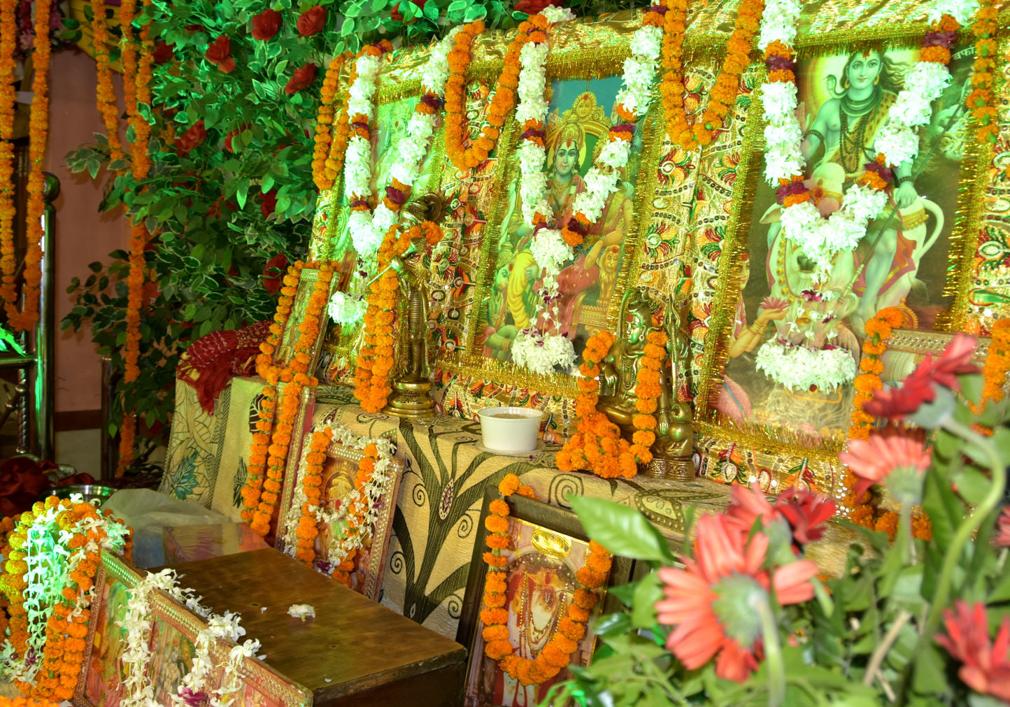 हकीकत नगर स्थित राधा कृष्ण मंदिर में राम कथा में सजा राम दरबार हकीकत नगर स्थित राधा कृष्ण मंदिर में राम कथा में सजा राम दरबार