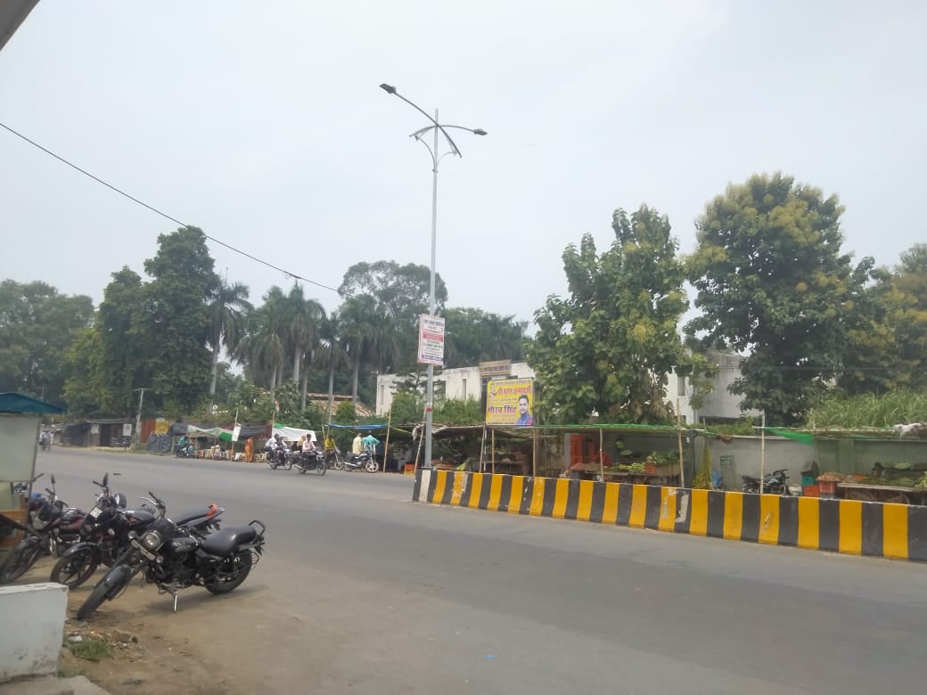लोदीपुर में उप कृषि निदेशक कार्यालय के सामने खराब स्ट्रीट लाइट लोदीपुर में उप कृषि निदेशक कार्यालय के सामने खराब स्ट्रीट लाइट