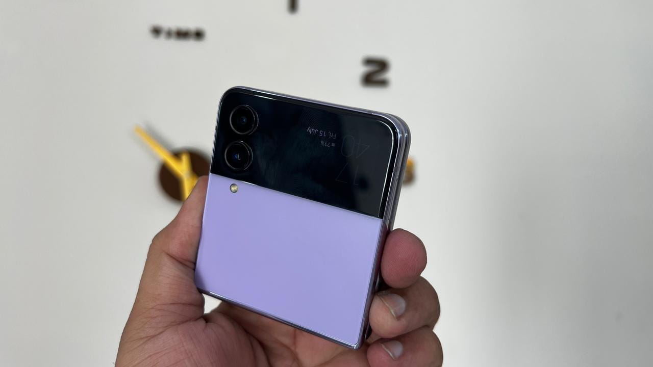 Samsung Galaxy Z Flip 4 Review: एक कॉम्पैक्ट फोल्डेबल स्मार्टफोन
