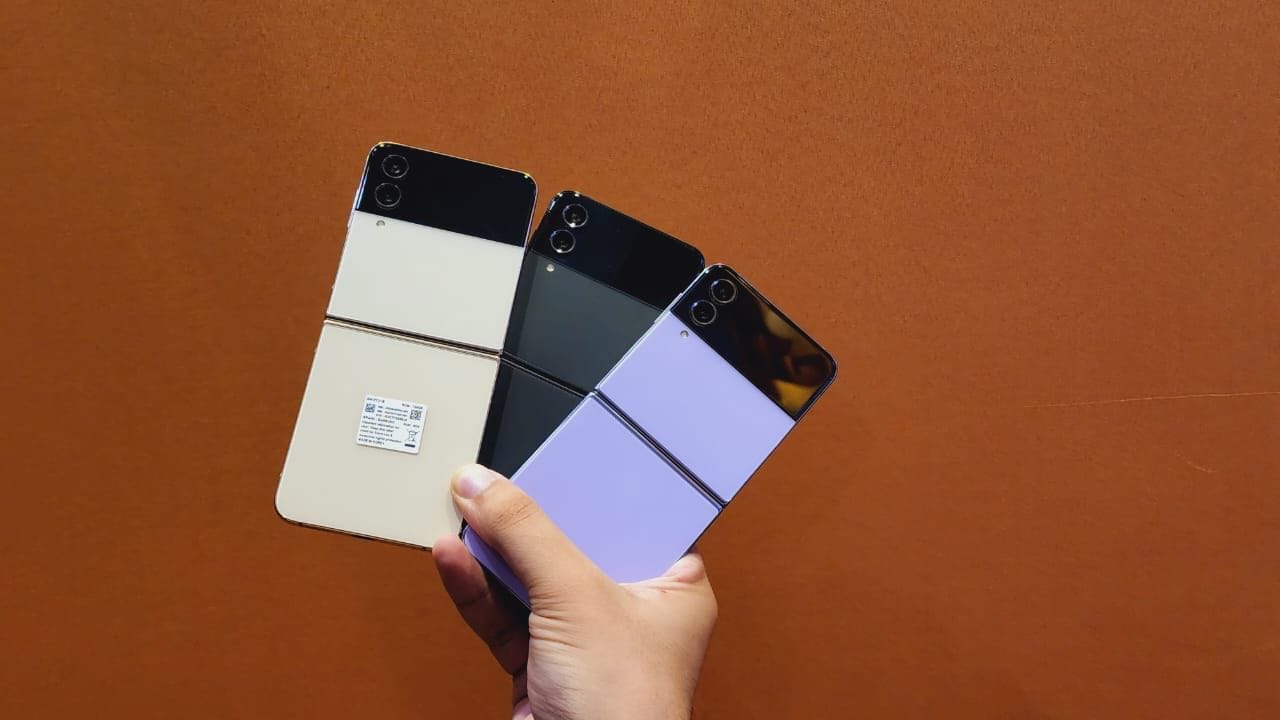 Samsung Galaxy Z Flip 4 Review: एक कॉम्पैक्ट फोल्डेबल स्मार्टफोन